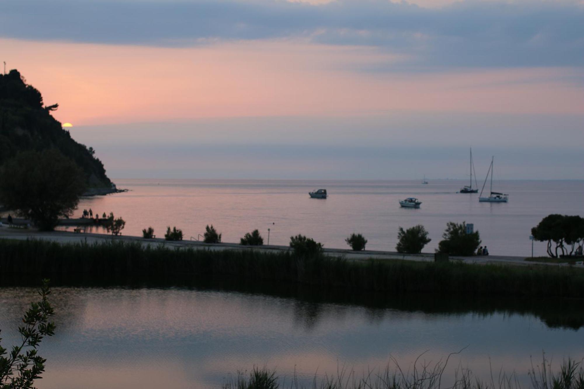 House - Private Oasis - Beachfront With A Sea View Terrace Apartament